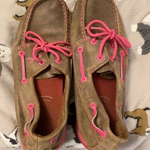 Twisted X Mocs pink Breast cancer edition